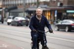 Amsterdam 21 februari 2023
Tom Egbers op de fiets in Amsterdam zuid.