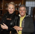 Breukelen 12 februari 2024
Ria Valk viert haar 65 jarig artiesten jubileum en krijgt een koninklijk onderscheiding van de burgemeester van de Ronde Venen. Adriaan Hoes kwam met zijn partner