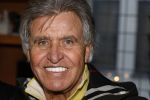 Breukelen 12 februari 2024
Ria Valk viert haar 65 jarig artiesten jubileum en krijgt een koninklijk onderscheiding van de burgemeester van de Ronde Venen. Adriaan Hoes kwam met zijn partner