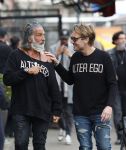 Amsterdam 20 januari 2024
Bas Smit en Zeus met Alter Ego truien op de cornelis schuytstraat