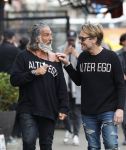 Amsterdam 20 januari 2024
Bas Smit en Zeus met Alter Ego truien op de cornelis schuytstraat