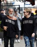 Amsterdam 20 januari 2024
Bas Smit en Zeus met Alter Ego truien op de cornelis schuytstraat