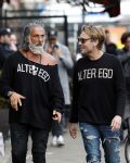 Amsterdam 20 januari 2024
Bas Smit en Zeus met Alter Ego truien op de cornelis schuytstraat