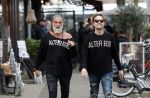 Amsterdam 20 januari 2024
Bas Smit en Zeus met Alter Ego truien op de cornelis schuytstraat