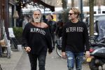 Amsterdam 20 januari 2024
Bas Smit en Zeus met Alter Ego truien op de cornelis schuytstraat