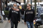 Amsterdam 20 januari 2024
Bas Smit en Zeus met Alter Ego truien op de cornelis schuytstraat