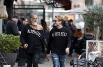 Amsterdam 20 januari 2024
Bas Smit en Zeus met Alter Ego truien op de cornelis schuytstraat