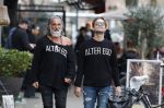 Amsterdam 20 januari 2024
Bas Smit en Zeus met Alter Ego truien op de cornelis schuytstraat