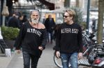 Amsterdam 20 januari 2024
Bas Smit en Zeus met Alter Ego truien op de cornelis schuytstraat