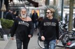 Amsterdam 20 januari 2024
Bas Smit en Zeus met Alter Ego truien op de cornelis schuytstraat