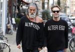 Amsterdam 20 januari 2024
Bas Smit en Zeus met Alter Ego truien op de cornelis schuytstraat