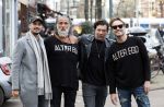 Amsterdam 20 januari 2024
Bas Smit en Zeus met Alter Ego truien op de cornelis schuytstraat