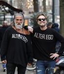 Amsterdam 20 januari 2024
Bas Smit en Zeus met Alter Ego truien op de cornelis schuytstraat