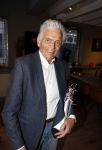 Breukelen 12 februari 2024
Ria Valk viert haar 65 jarig artiesten jubileum en krijgt een koninklijk onderscheiding van de burgemeester van de Ronde Venen. Ben Cramer