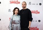 Amsterdam 21 januari 2024
Premiere Jesus Christ Superstar in het DeLaMar theater. Birgit Schuurman met vriend