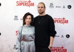 Amsterdam 21 januari 2024
Premiere Jesus Christ Superstar in het DeLaMar theater. Birgit Schuurman met vriend