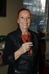 Breukelen 12 februari 2024
Ria Valk viert haar 65 jarig artiesten jubileum en krijgt een koninklijk onderscheiding van de burgemeester van de Ronde Venen. Carry Tefsen