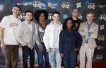 Amsterdam 3 februari 2024
Premiere Familie Vos in Pathe Arena. Frederik Brom, Imani Ristie, Buddy Vedder, Levi Otto, Manouskha Zeegelaar Breedveld, Edo Brunner, Quin van der Zeeuw (Uber Quin) tijdens de inloop bij de filmpremiere De legende van Familie Vos in Pathe Arena te Amsterdam