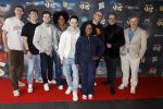 Amsterdam 3 februari 2024
Premiere Familie Vos in Pathe Arena. Frederik Brom, Imani Ristie, Buddy Vedder, Levi Otto, Manouskha Zeegelaar Breedveld, Edo Brunner, Quin van der Zeeuw (Uber Quin) tijdens de inloop bij de filmpremiere De legende van Familie Vos in Pathe Arena te Amsterdam