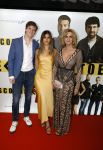 Amsterdam 29 januari 2024
Premiere Scotoe in Tuschinski met oa in de cast Sinan Eroglu Mohammed Chara Rose Bertram Said Boumazoughe Melisa Asli Pamuk Ferdi Stofmeel Daphne Deckers Emma Deckers en Oscar Aerts. Daphne Deckers met Alec Deckers en vriendin