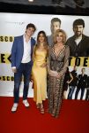 Amsterdam 29 januari 2024
Premiere Scotoe in Tuschinski met oa in de cast Sinan Eroglu Mohammed Chara Rose Bertram Said Boumazoughe Melisa Asli Pamuk Ferdi Stofmeel Daphne Deckers Emma Deckers en Oscar Aerts. Daphne Deckers met Alec Deckers en vriendin