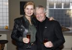 Breukelen 12 februari 2024
Ria Valk viert haar 65 jarig artiesten jubileum en krijgt een koninklijk onderscheiding van de burgemeester van de Ronde Venen. Frank Wentink met zijn vrouw