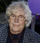 Breukelen 12 februari 2024
Ria Valk viert haar 65 jarig artiesten jubileum en krijgt een koninklijk onderscheiding van de burgemeester van de Ronde Venen. Hans Wennekes