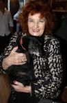 Breukelen 12 februari 2024
Ria Valk viert haar 65 jarig artiesten jubileum en krijgt een koninklijk onderscheiding van de burgemeester van de Ronde Venen. Imca Marina kwam met haar hondje