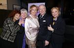 Breukelen 12 februari 2024
Ria Valk viert haar 65 jarig artiesten jubileum en krijgt een koninklijk onderscheiding van de burgemeester van de Ronde Venen. Imca Marina Willeke Alberti Ria Valk Ronnie Tober en Conny Vink