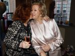 Breukelen 12 februari 2024
Ria Valk viert haar 65 jarig artiesten jubileum en krijgt een koninklijk onderscheiding van de burgemeester van de Ronde Venen. Imca Marina kwam met haar hondje