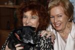 Breukelen 12 februari 2024
Ria Valk viert haar 65 jarig artiesten jubileum en krijgt een koninklijk onderscheiding van de burgemeester van de Ronde Venen. Imca Marina kwam met haar hondje