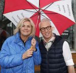 Hilversum 29 februari 2024
Presentatie Billboard van Rudolph v Veen die 40 jaar kok is . Irene Moors en Rudolph v Veen