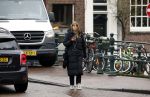 Amsterdam 9 februari 2024
Isa Hoes druk bellend en wandelend over de grachten van Amsterdam.