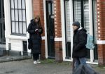 Amsterdam 9 februari 2024
Isa Hoes druk bellend en wandelend over de grachten van Amsterdam.