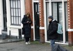 Amsterdam 9 februari 2024
Isa Hoes druk bellend en wandelend over de grachten van Amsterdam.