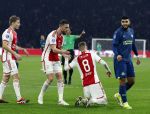 Amsterdam, 3 Februari 2024 AJAX-PSV, eindstand 1-1
Kompetitie Seizoen 2023-2024
Ismael Saibari  Jordan Henderson en Kenneth Taylor