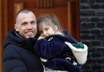 Amsterdam 27 januari 2024
Johnny Heitinga samen met zijn dochter op straat in Amsterdam zuid.