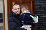 Amsterdam 27 januari 2024
Johnny Heitinga samen met zijn dochter op straat in Amsterdam zuid.