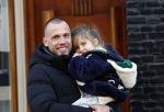 Amsterdam 27 januari 2024
Johnny Heitinga samen met zijn dochter op straat in Amsterdam zuid.