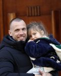 Amsterdam 27 januari 2024
Johnny Heitinga samen met zijn dochter op straat in Amsterdam zuid.