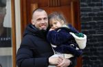 Amsterdam 27 januari 2024
Johnny Heitinga samen met zijn dochter op straat in Amsterdam zuid.