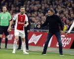 Amsterdam, 3 Februari 2024 AJAX-PSV, eindstand 1-1
Kompetitie Seizoen 2023-2024
Jordan Henderson en Johnny v t Schip