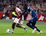 Amsterdam, 3 Februari 2024 AJAX-PSV, eindstand 1-1
Kompetitie Seizoen 2023-2024
Jordan Henderson en Jordan Teze