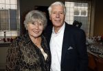 Breukelen 12 februari 2024
Ria Valk viert haar 65 jarig artiesten jubileum en krijgt een koninklijk onderscheiding van de burgemeester van de Ronde Venen. Klaas Wilting met zijn vrouw