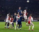 Amsterdam, 3 Februari 2024 AJAX-PSV, eindstand 1-1
Kompetitie Seizoen 2023-2024
Luuk de Jong met Kenneth Taylor en Jorrel Hato