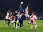 Amsterdam, 3 Februari 2024 AJAX-PSV, eindstand 1-1
Kompetitie Seizoen 2023-2024
Luuk de Jong met Kenneth Taylor en Jorrel Hato
