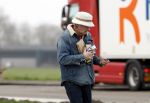 Nederland 5 februari 2024
Matthijs v Nieuwkerk en zijn vriendin Martha Riemsma bij benzinepomp .
