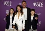 Den Bosch 27 januari 2024
Premiere verliefd op ibiza in de Brabant Hallen. Nadja Hupscher kwam met haar man en zoons