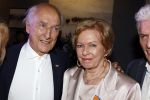 Breukelen 12 februari 2024
Ria Valk viert haar 65 jarig artiesten jubileum en krijgt een koninklijk onderscheiding van de burgemeester van de Ronde Venen. Peter Koelewijn
