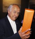 Breukelen 12 februari 2024
Ria Valk viert haar 65 jarig artiesten jubileum en krijgt een koninklijk onderscheiding van de burgemeester van de Ronde Venen. Peter Koelewijn